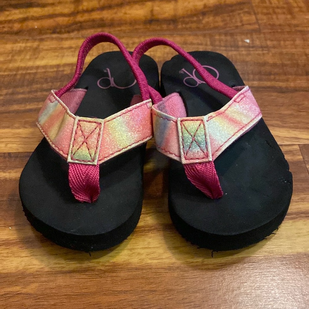 Op rainbow flip flops, size 5-6